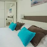 Two Bedroom Milohanic Iii Apartamento