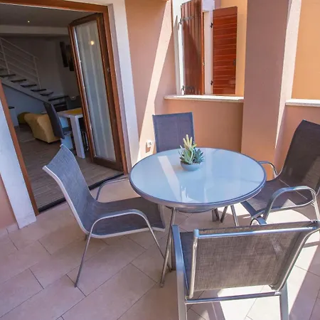 Two Bedroom Milohanic Iii * بوريتش