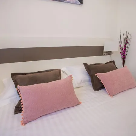 Two Bedroom Milohanic Iii بوريتش