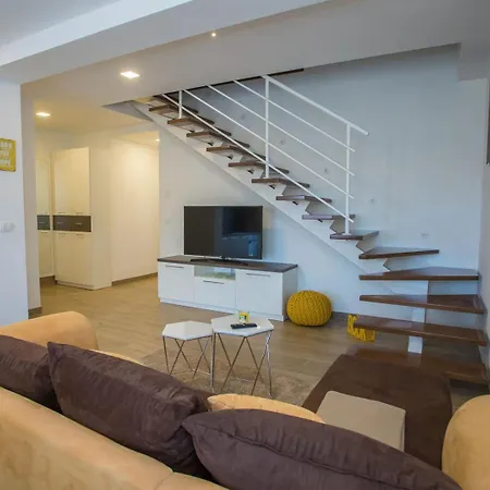 Two Bedroom Milohanic Iii بوريتش