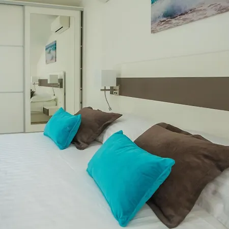 Two Bedroom Milohanic Iii شقة