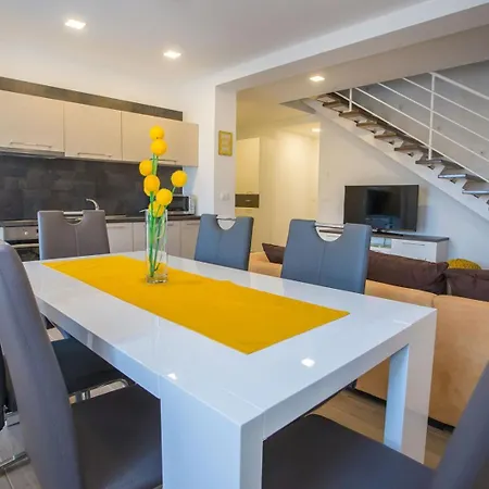 Two Bedroom Milohanic Iii * بوريتش