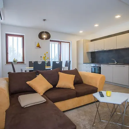 شقة Two Bedroom Milohanic Iii *