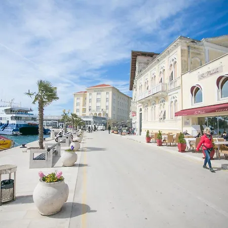 Two Bedroom Milohanic Iii Porec