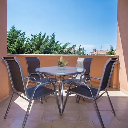 Two Bedroom Milohanic Iii Apartment *
