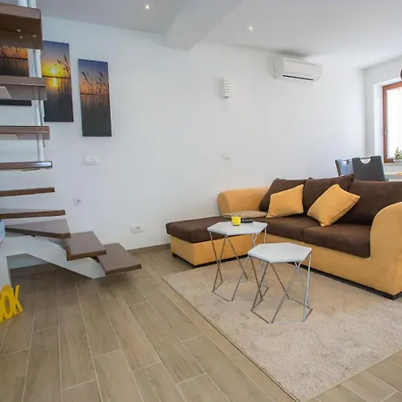 Two Bedroom Milohanic Iii Porec
