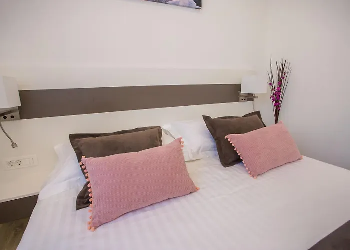 Two Bedroom Milohanic Iii 波雷奇