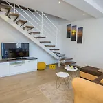 Two Bedroom Milohanic Iii アパート *